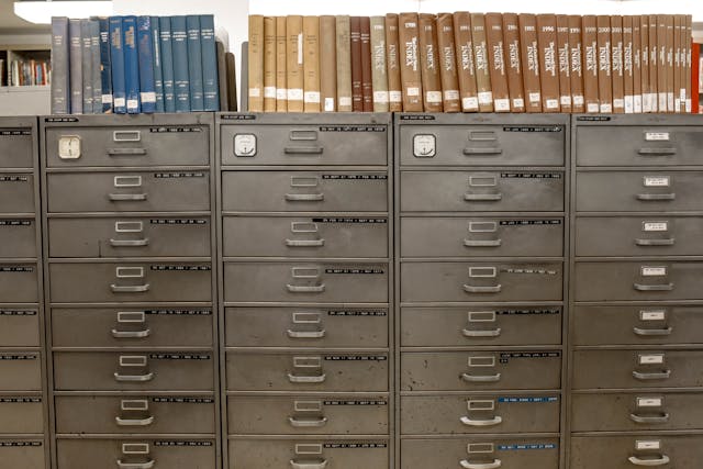 Meubles avec plusieurs tiroirs : meuble à archive